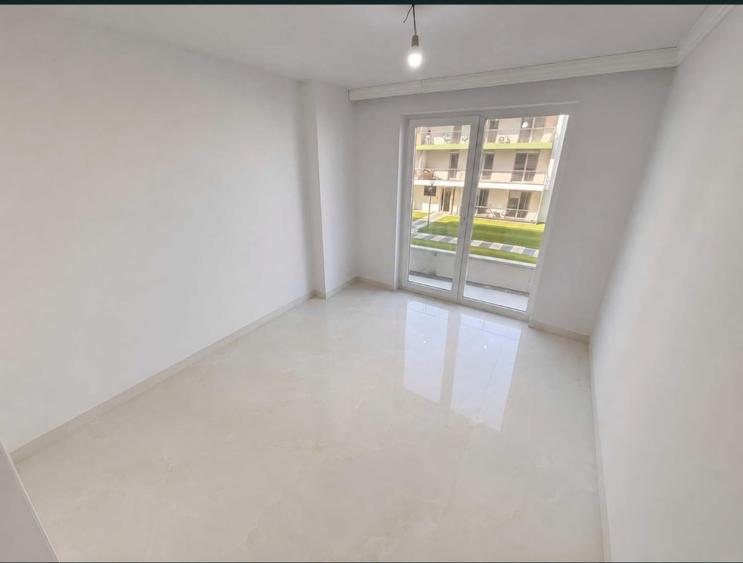 Apartament cu 3 camere semidecomandat în Mărăști