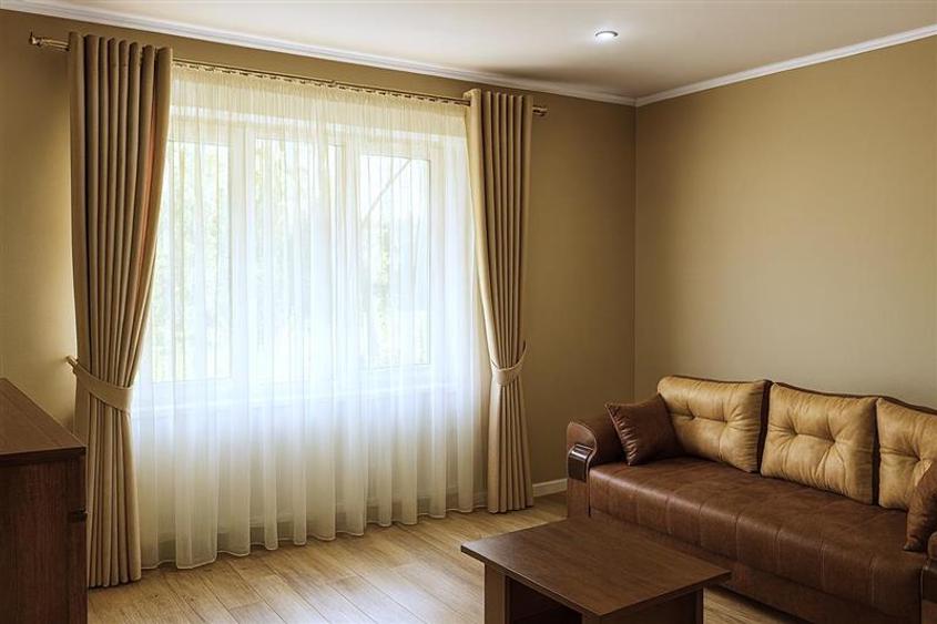 Apartament cu 2 camere decomandat, mobilat în Centrul Civic