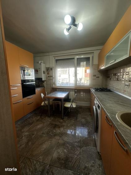 Apartament cu 3 camere decomandat în Central