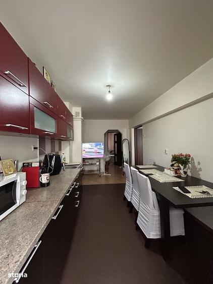 Apartament cu 3 camere decomandat în Eremia