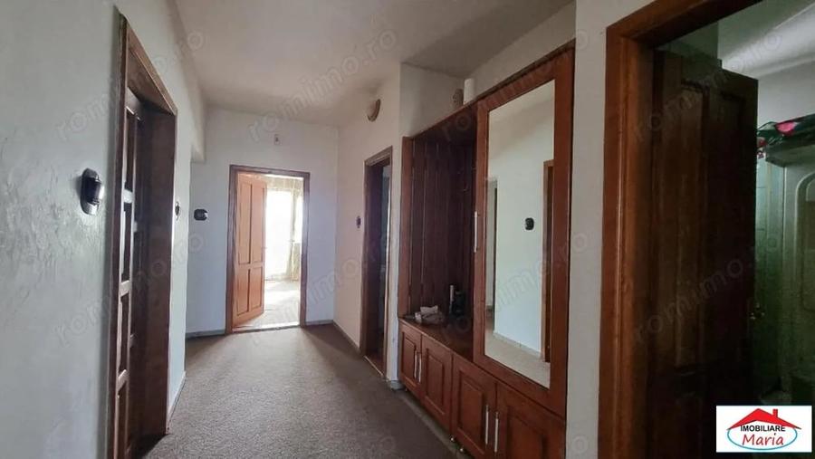 Apartament cu 4 camere decomandat în Titulescu