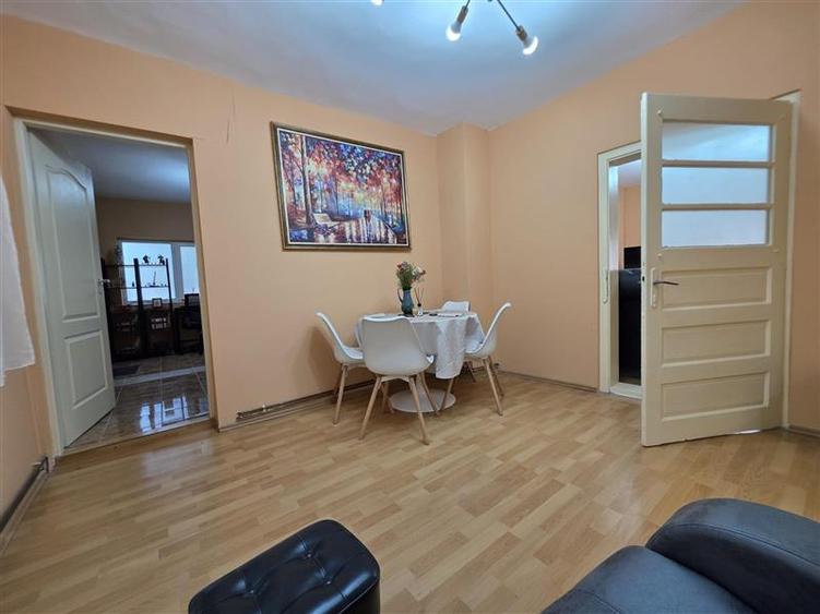 Casă individuală cu 5 camere cu Canalizare în 23 August