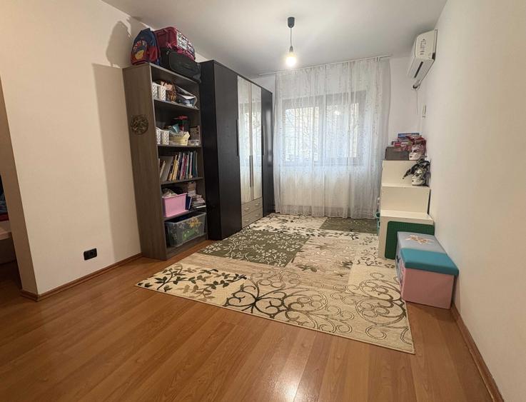 Apartament cu 4 camere decomandat în Micălaca