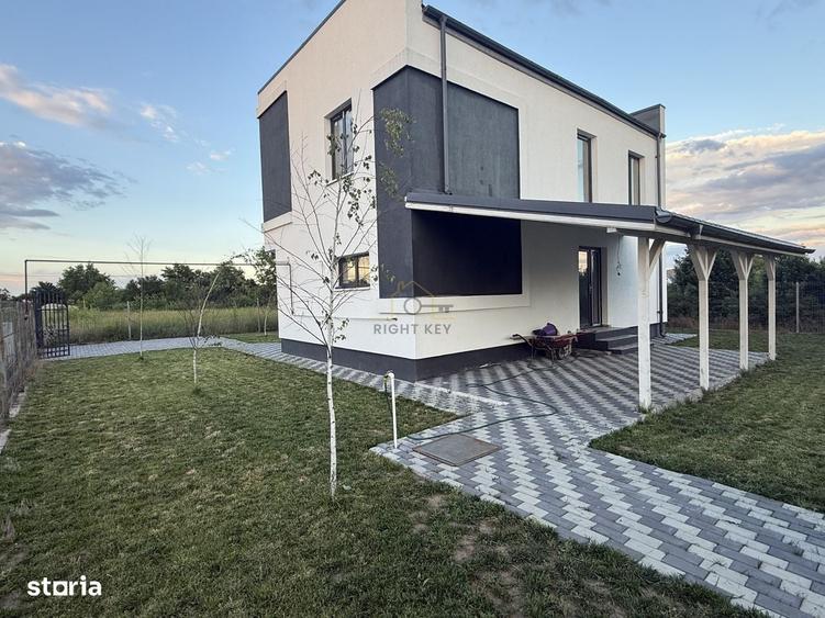 Casă cu 4 camere în Săbăreni