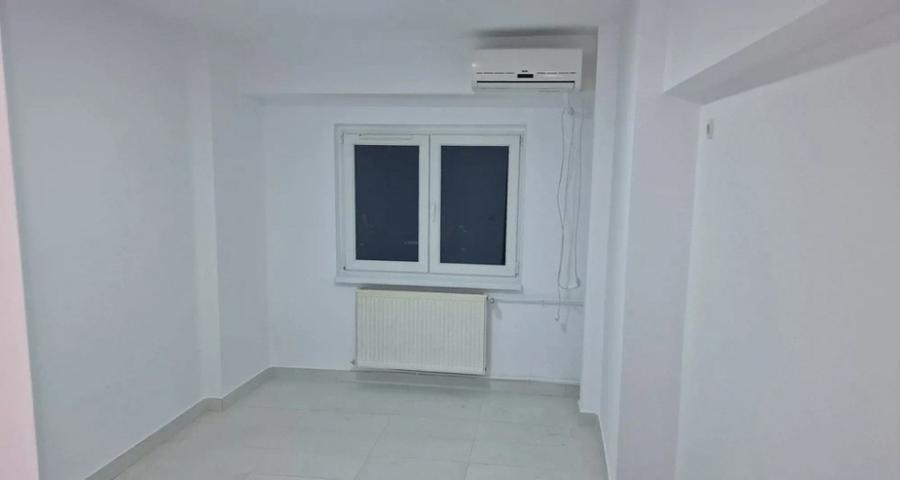 Apartament cu 3 camere decomandat, mobilat în Tei