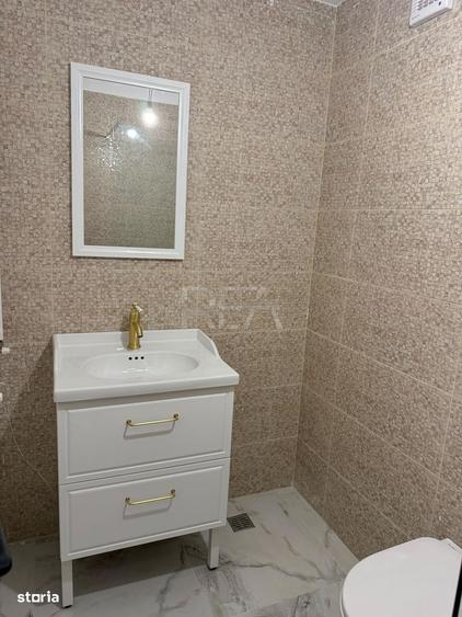 Apartament cu 4 camere semidecomandat în Sisești