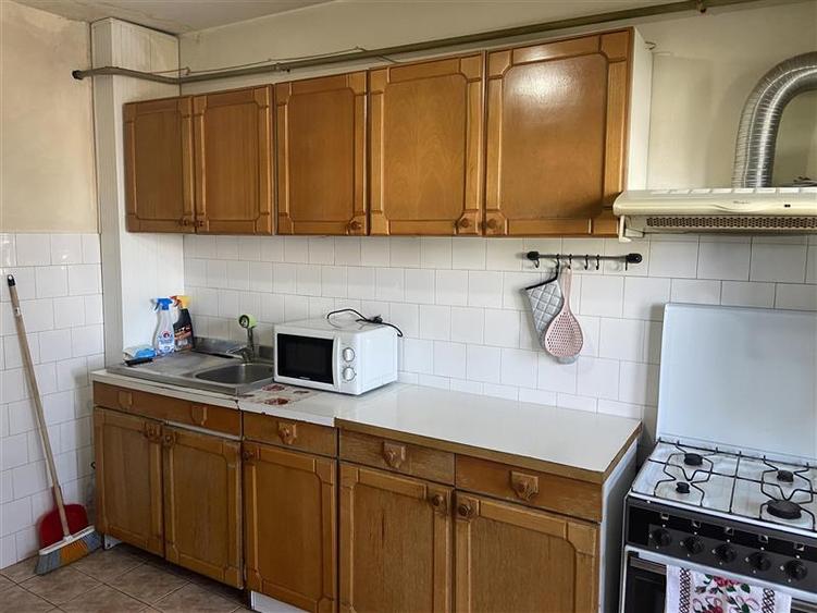 Apartament cu 3 camere decomandat, mobilat în Central