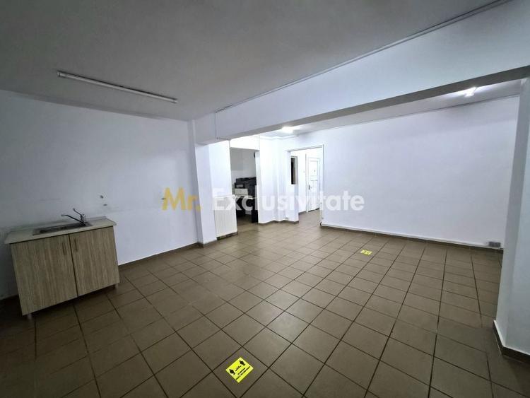 Spațiu comercial, de 136.05999755859 mp, în Central