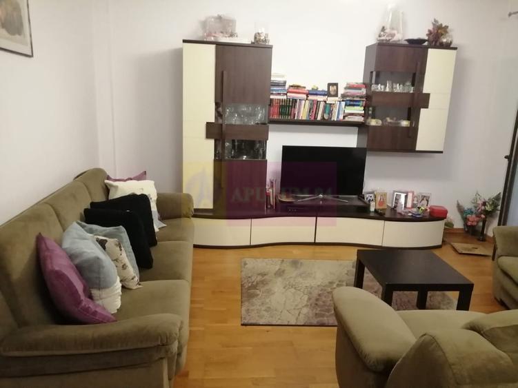 Apartament cu 3 camere semidecomandat în Bragadiru