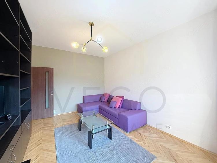 Apartament cu 3 camere semidecomandat în Central