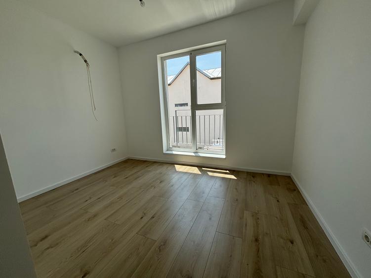 Duplex cu 4 camere cu Canalizare în Popești-Leordeni