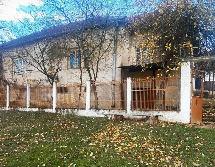 Casă cu 4 camere în Cuied