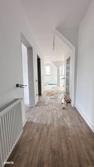 Apartament cu 3 camere decomandat în Tractorul