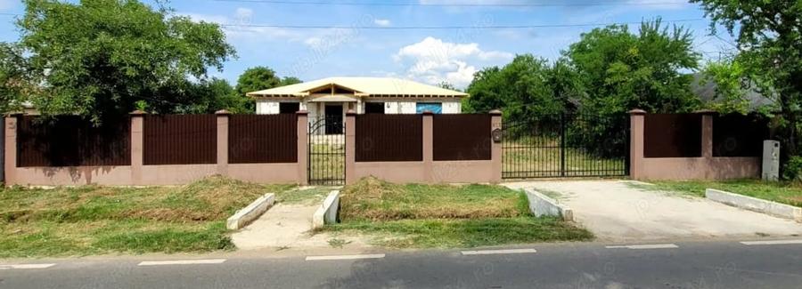 Casă cu Teren 1100 Mp în Periș