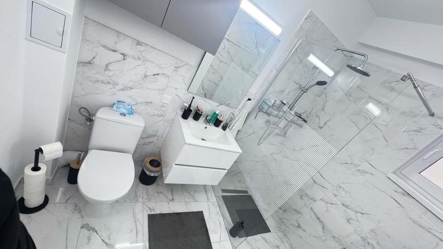 Apartament cu 3 camere decomandat în Ampoi 3