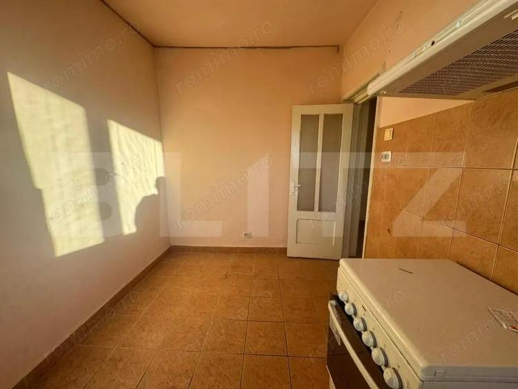Apartament cu 3 camere Semidecomandat in Orastie. - 2