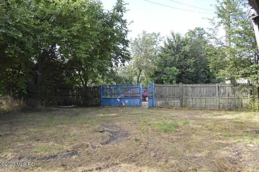 Suseni - Teren intravilan cu casa batraneasca, plan, suprafata 4700 mp! - 9