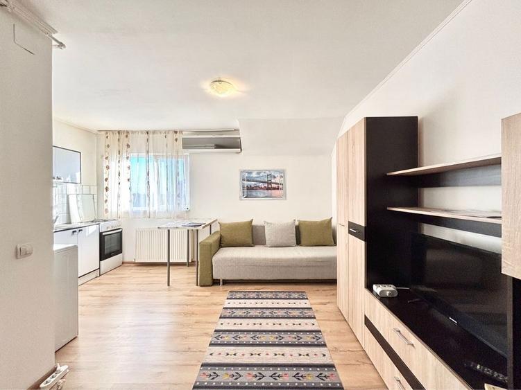 Garsoniera langa Mall liber din 15 aprilie. - 2