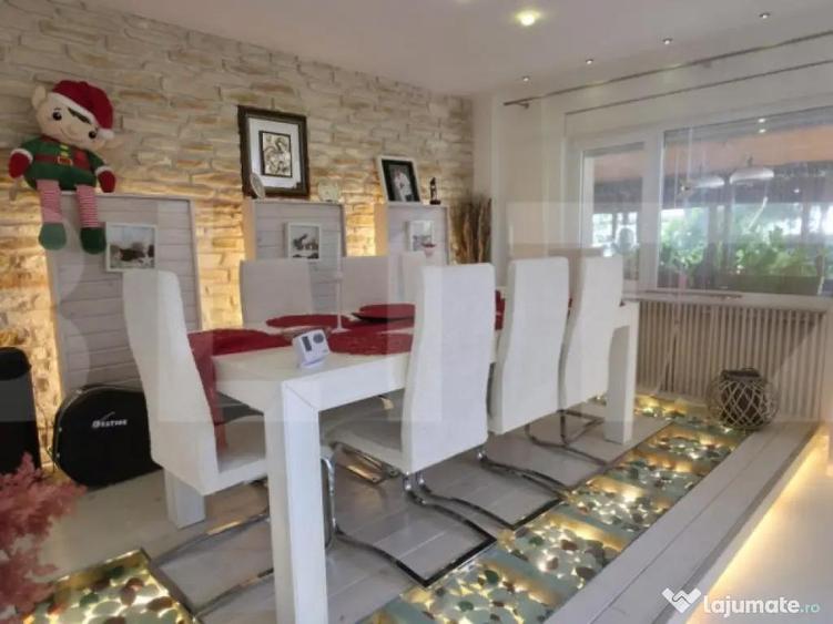 Proprietate Exclusivista: 2 Case, Piscina ?i Teren de Ten - 12