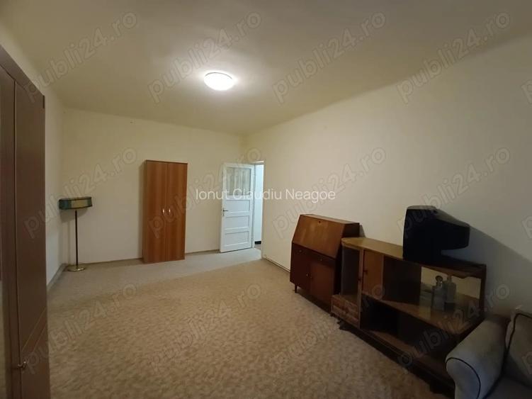 Garsoniera spa?ioasa de vanzare in zona istorica a Bra?ovului Garsoniera spa?ioasa de vanzare in zona istorica a Bra?ovului