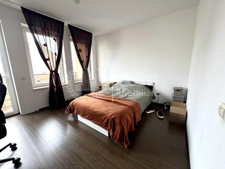 Apartament cu 4 camere semidecomandat, mobilat în Europa