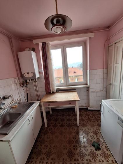 Vand apartament 2 camere strada principala - 3