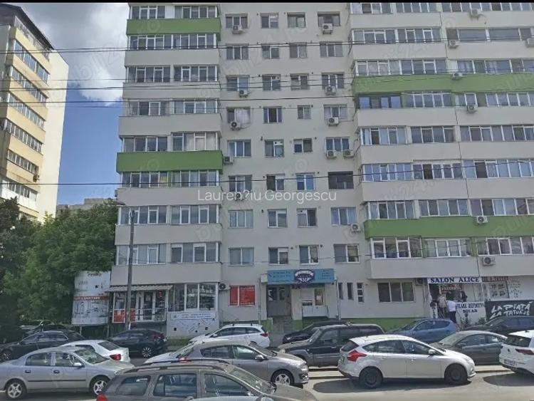 Trei camere pia?a Delfinului