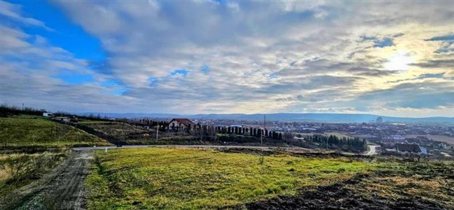 Vanzare 9 ari teren intravilan Tg. Mures Str. Zeno Vancea. - 1