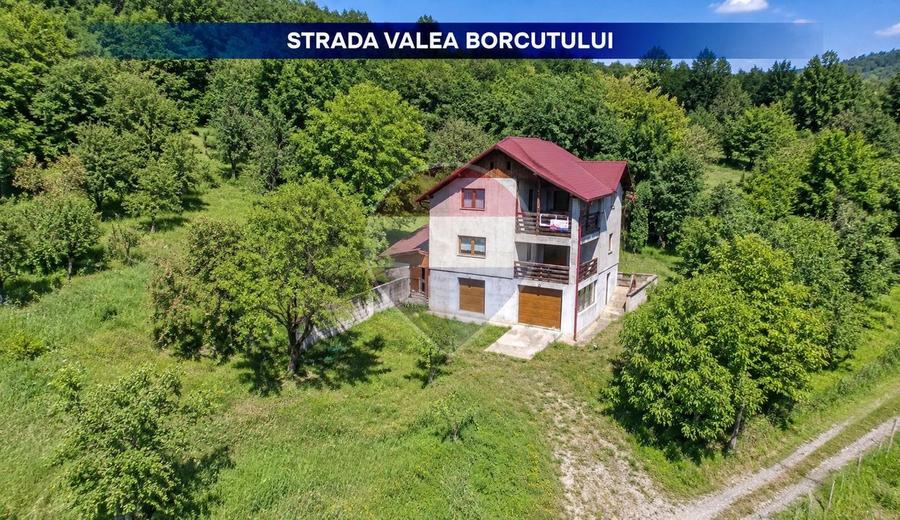 Casă individuală cu 3 camere cu Teren 1594 Mp în Valea Borcutului