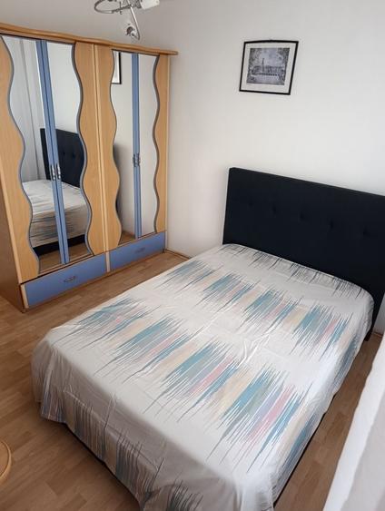 Apartament cu 3 camere semidecomandat în Titan