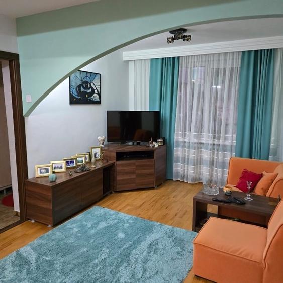 Inchiriez Apartament ultracentral 3 camere (modificat din 4 camere) - 1