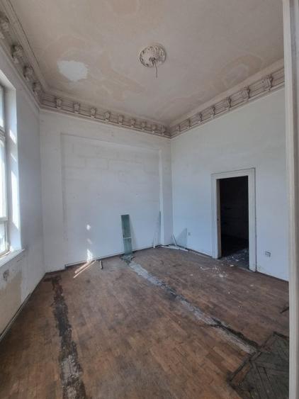 Casa lui Nicolae Dinischiotu - 60 camere - Imobil Istoric - 17