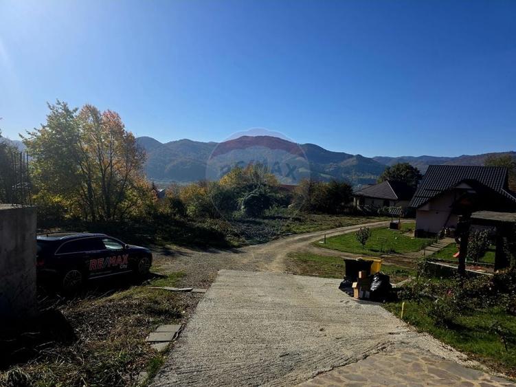 Casă / Vilă cu 5 camere de vânzare - 35