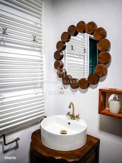 Pensiune agroturistica: 3 case tradi?ionale + teren in Dese?ti - 6