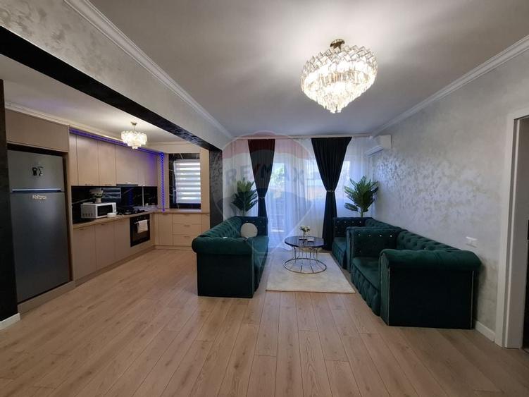 Apartament cu 3 camere  cu loc de parcare si curte proprie -de vanzare - 2