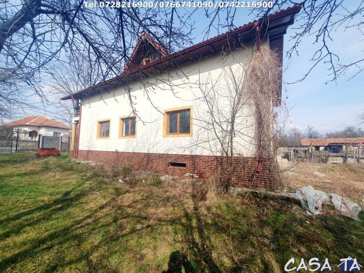 Casă individuală cu 3 camere cu Canalizare în Arcani