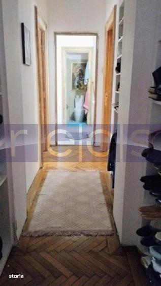 Apartament cu 6 camere, mobilat în Victoriei