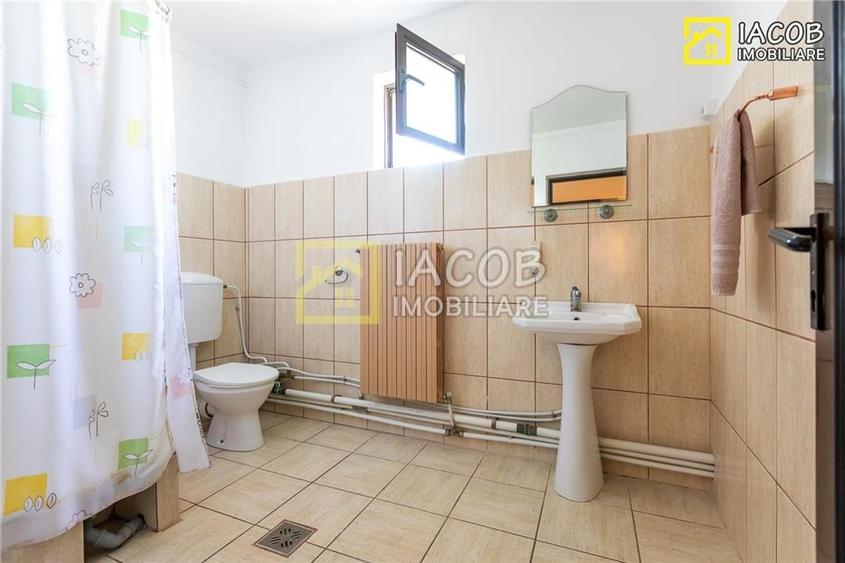 Pensiune cu 15 camere de cazare, restaurant, corpuri administrative, terenuri cu - 17