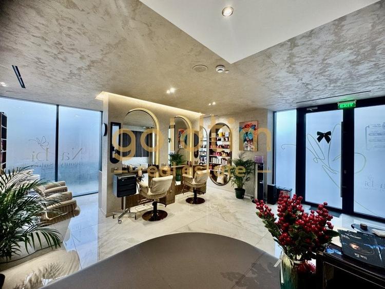 SPATIU VITRINA/ PRETABIL SALON INFRUMUSETARE - 1