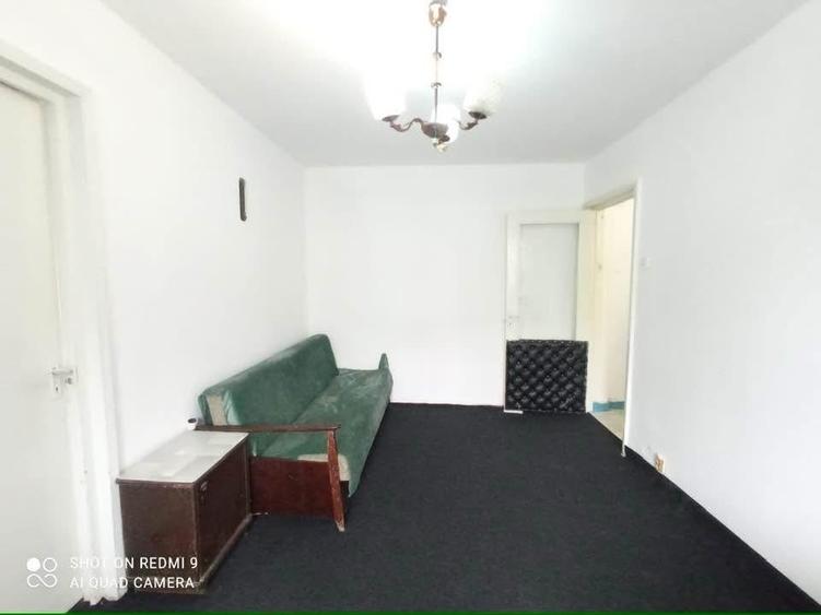 3 Camere Semidecomandat 45mp Zona Groapa- Școala 8 - 1