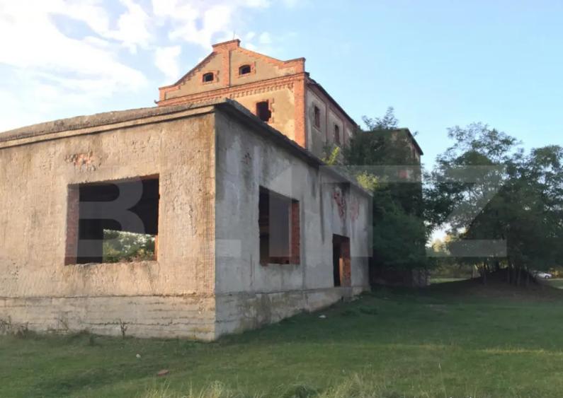 Teren cu poten?ial turistic si energetic - 25.383 mp Ch - 8