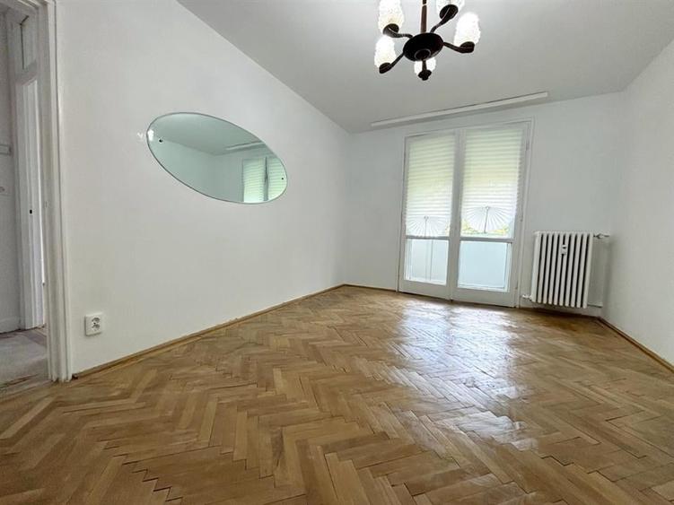 vanzare apartament 2 camere | Titan | zona verde | frumoasa | bloc 4 etaje reabi - 2