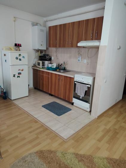 Inchiriez apartament cu 3 camere - 1