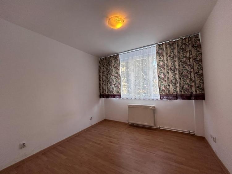 VANZARE BIROURI, CABINET, SALON, IN ȘASE CAMERE CU MULTIPLE DEPENDINȚE - 8