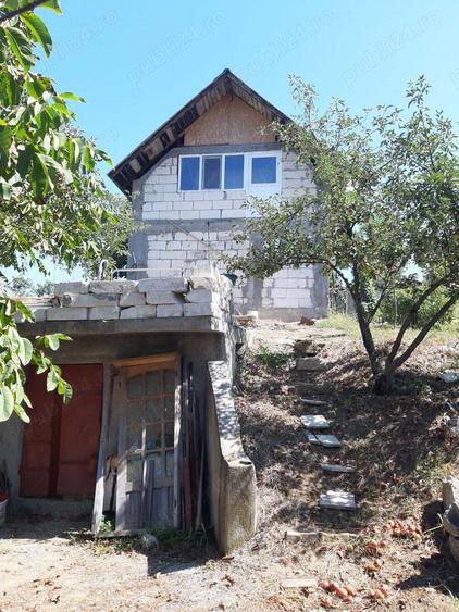 Casa cu mansarda de vanzare sau inchiriere pe termen lung - 1