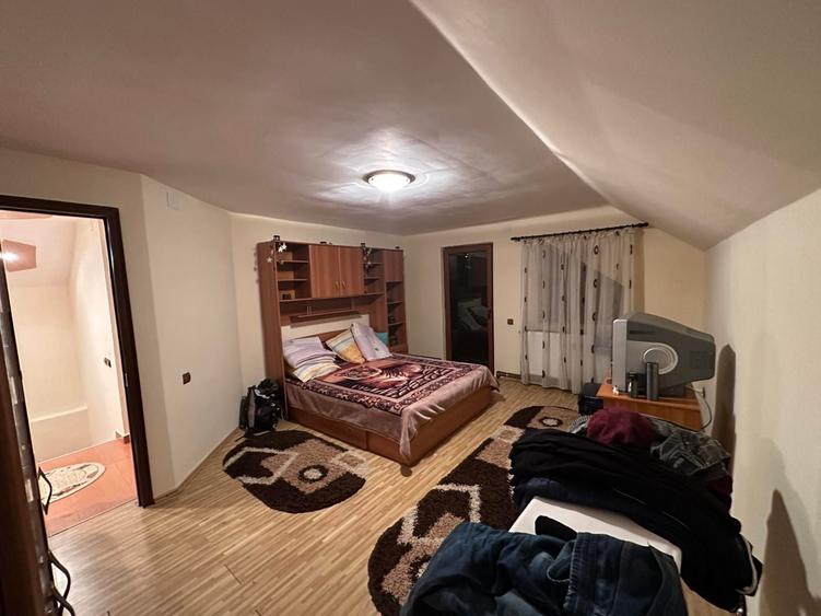 Casă cu 4 camere cu Teren 1000 Mp în Exterior Vest