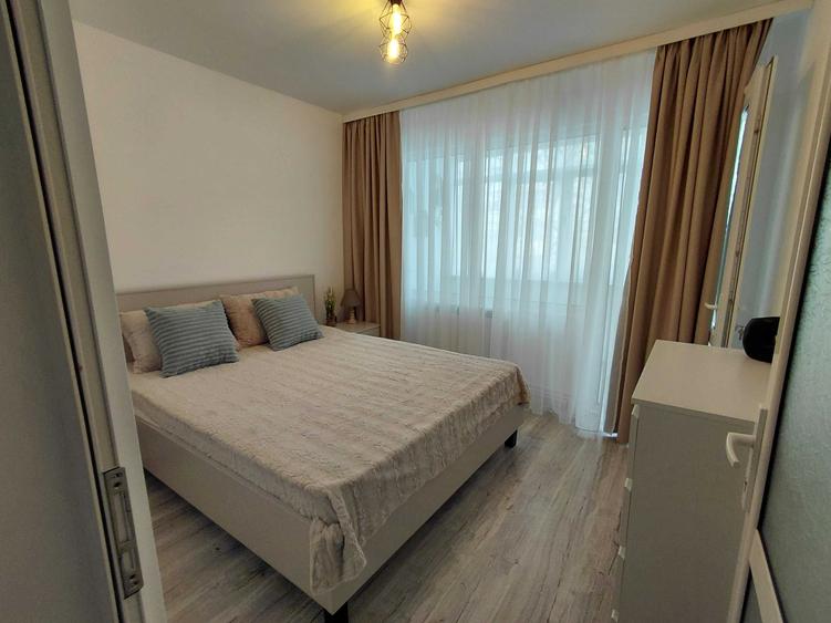 Apartament cu 3 camere semidecomandat în Micro 16