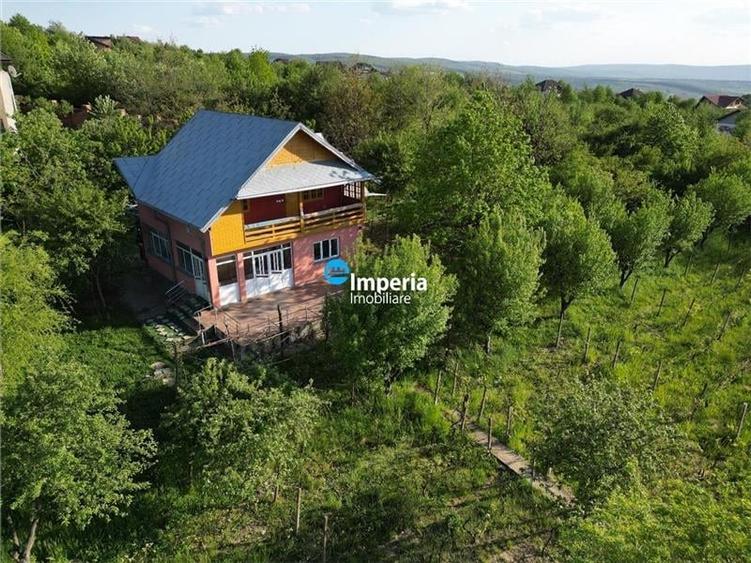 Casa deosebita in mijlocul naturii, cu teren generos si priveliste panoramica - 1