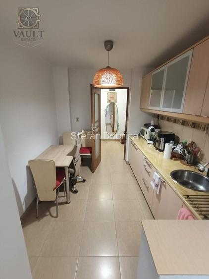 Apartament cu 3 camere semidecomandat, mobilat în Teiul Doamnei Apartament cu 3 camere semidecomandat, mobilat în Teiul Doamnei