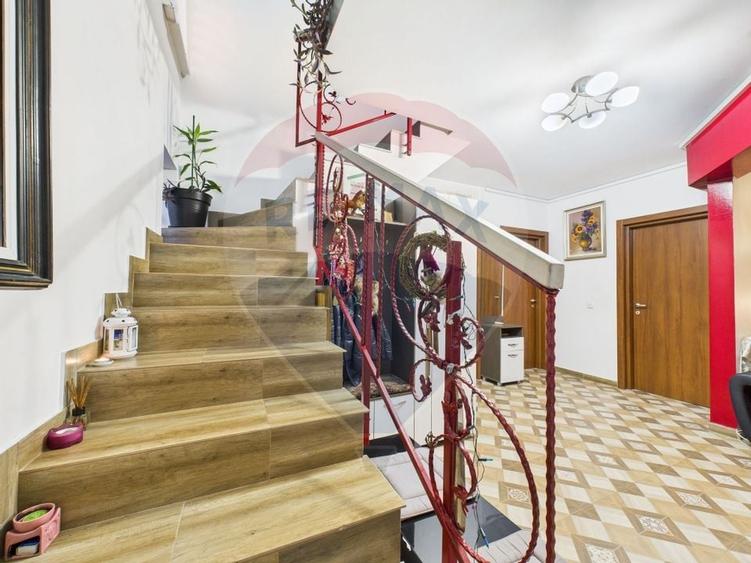 Casă / Vilă cu 5 camere de vânzare în zona Central - 17